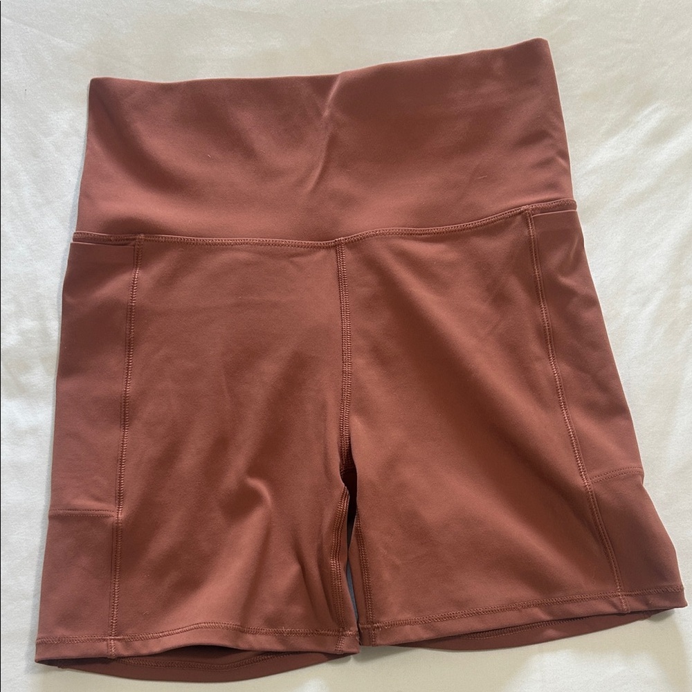 Vuori Studio Pocket Shorts - Rust
